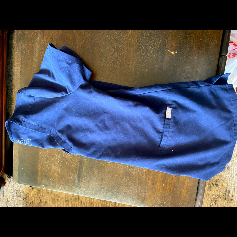 Figs navy 2 pocket scrub top! Used